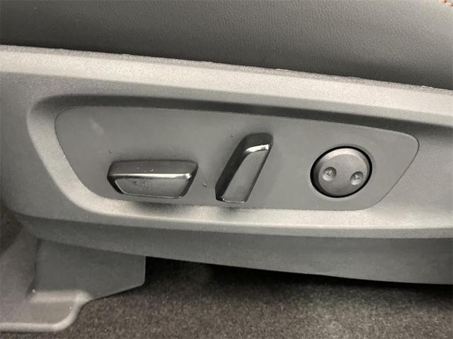 Photo of 2025 Glacier White Nissan Pathfinder