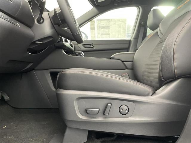 Photo of 2025 Glacier White Nissan Pathfinder