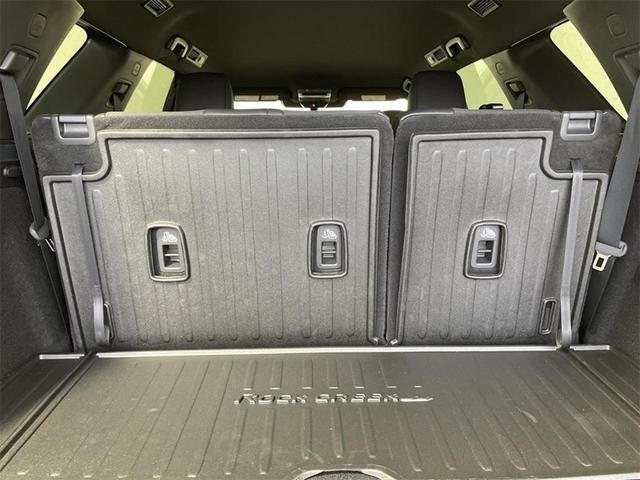 Photo of 2025 Glacier White Nissan Pathfinder