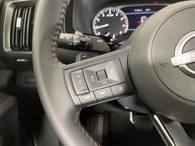 Photo of 2025 Glacier White Nissan Pathfinder