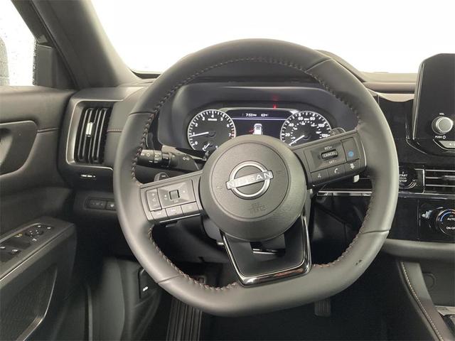 Photo of 2025 Glacier White Nissan Pathfinder