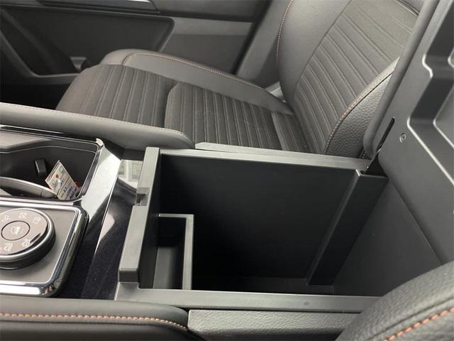 Photo of 2025 Glacier White Nissan Pathfinder
