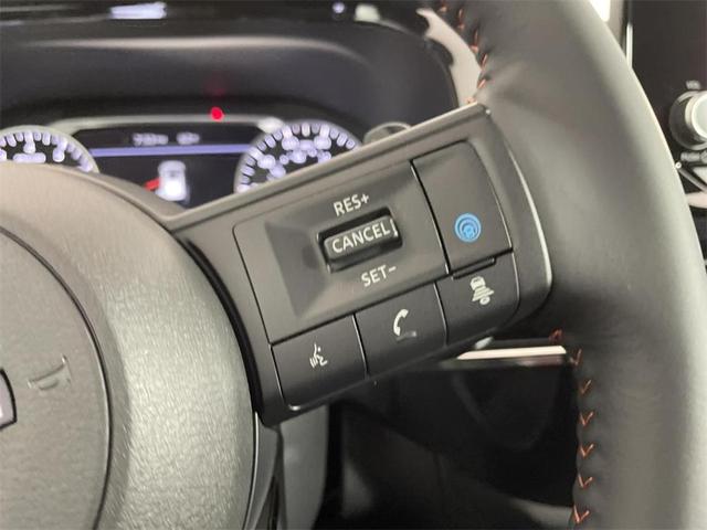 Photo of 2025 Glacier White Nissan Pathfinder