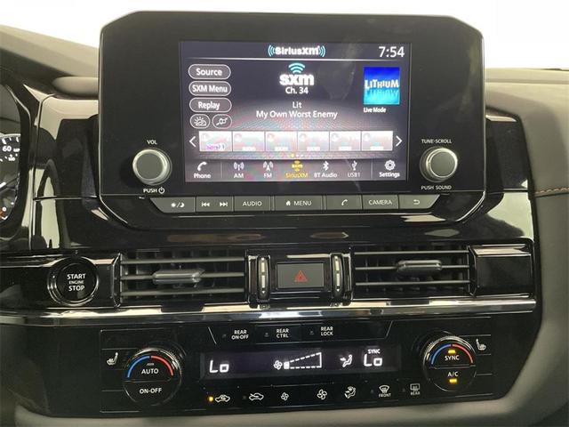 Photo of 2025 Glacier White Nissan Pathfinder
