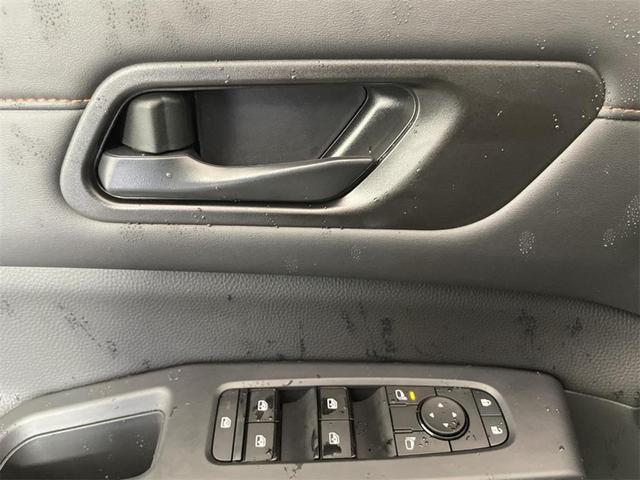 Photo of 2025 Glacier White Nissan Pathfinder