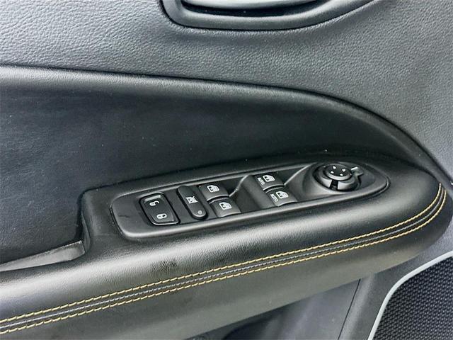 Photo of 2021 Pearl White Tri-Coat Jeep Compass