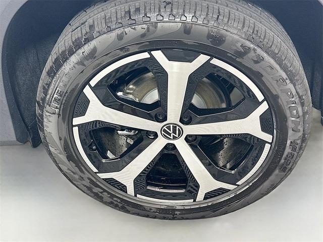Photo of 2025 Pure White Volkswagen Tiguan