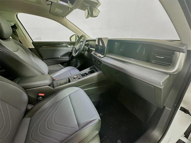 Photo of 2025 Pure White Volkswagen Tiguan