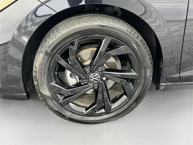 Photo of 2025 Deep Black Pearl Effect Volkswagen Jetta