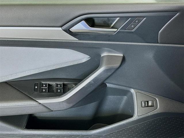 Photo of 2025 Deep Black Pearl Effect Volkswagen Jetta