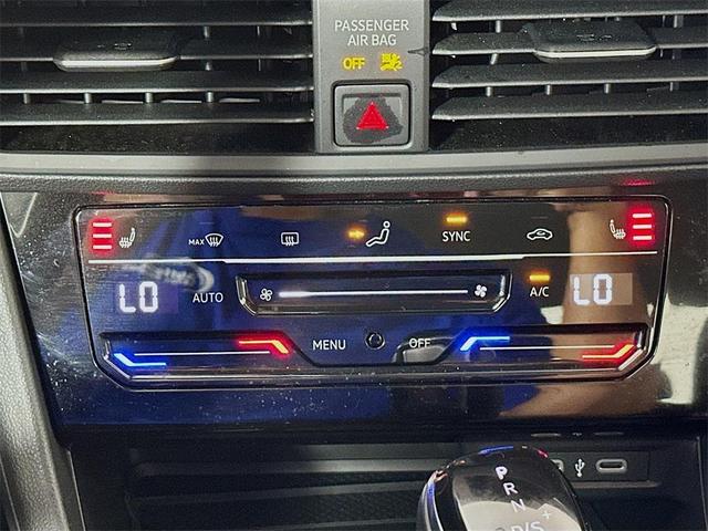 Photo of 2025 Deep Black Pearl Effect Volkswagen Jetta