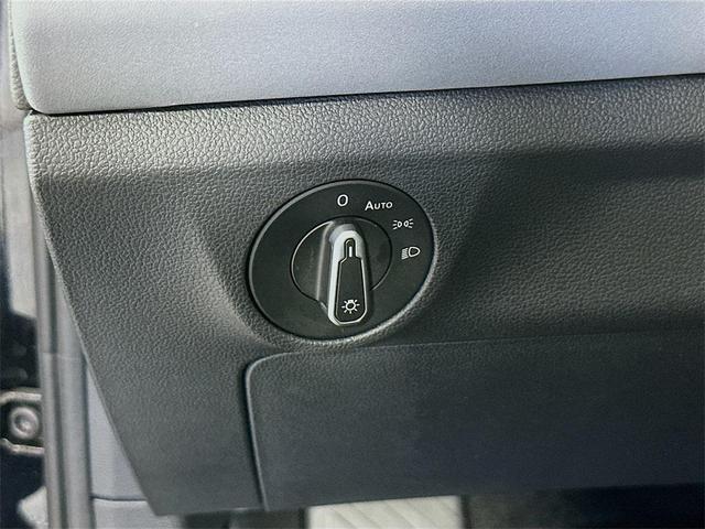 Photo of 2025 Deep Black Pearl Effect Volkswagen Jetta