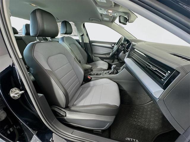 Photo of 2025 Deep Black Pearl Effect Volkswagen Jetta