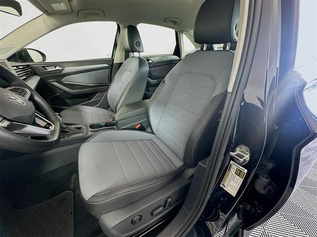 Photo of 2025 Deep Black Pearl Effect Volkswagen Jetta