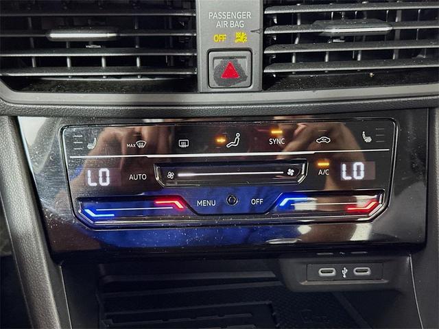 Photo of 2025 Deep Black Pearl Effect Volkswagen Jetta