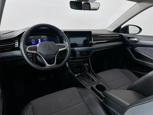 Photo of 2025 Deep Black Pearl Effect Volkswagen Jetta