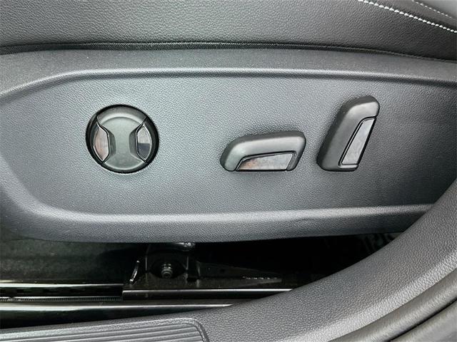 Photo of 2025 Deep Black Pearl Effect Volkswagen Jetta