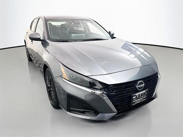 Photo of 2025 Gun Metallic Nissan Altima