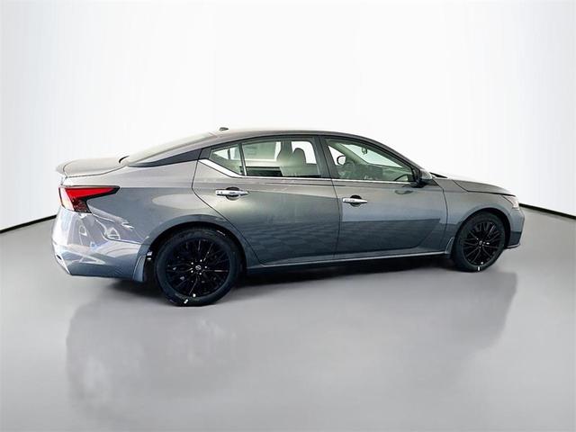 Photo of 2025 Gun Metallic Nissan Altima