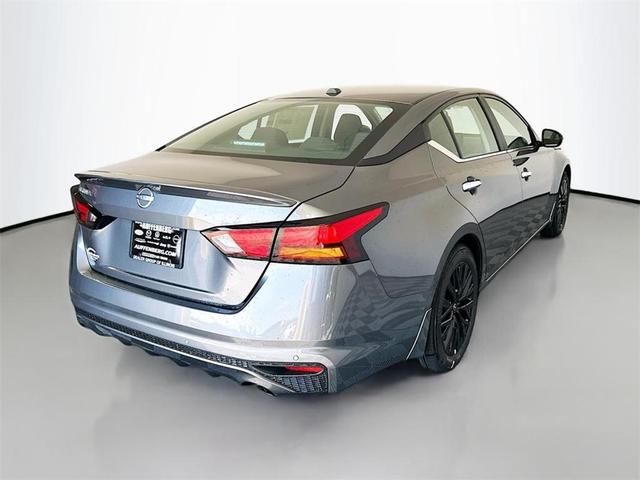 Photo of 2025 Gun Metallic Nissan Altima