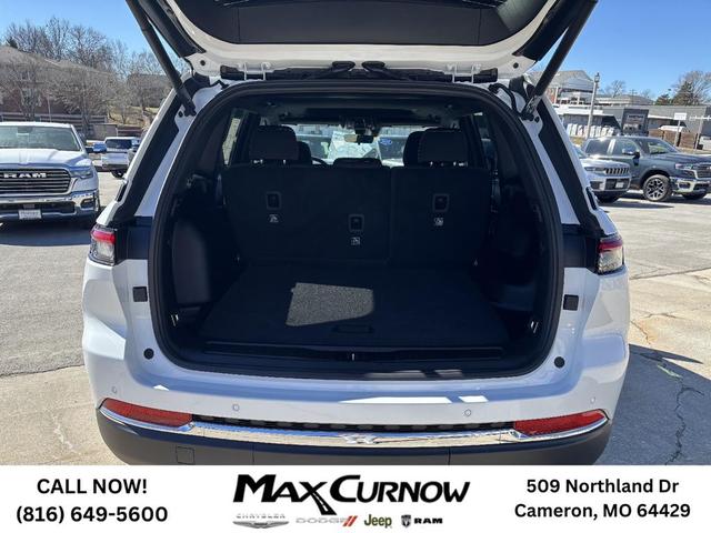Photo of 2025 Bright White Clearcoat Jeep Grand Cherokee