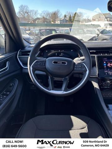 Photo of 2025 Bright White Clearcoat Jeep Grand Cherokee
