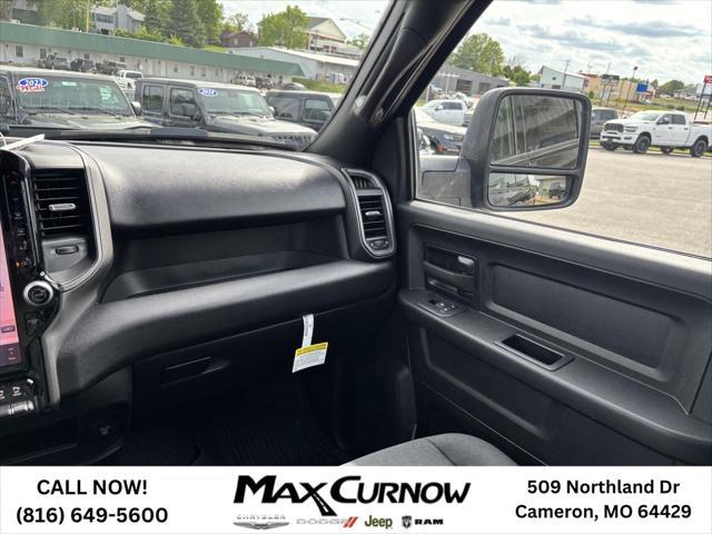 Photo of 2025 Diamond Black Crystal Pearlcoat RAM 3500