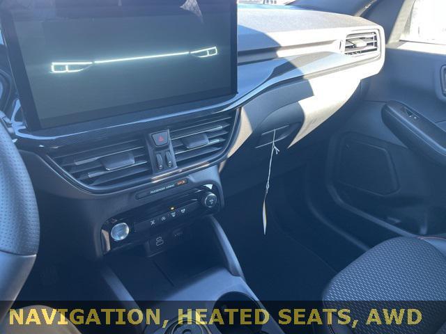 Photo of 2025 Star White Metallic Tri-Coat Ford Escape