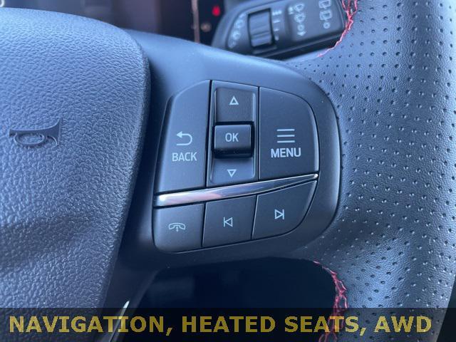 Photo of 2025 Star White Metallic Tri-Coat Ford Escape