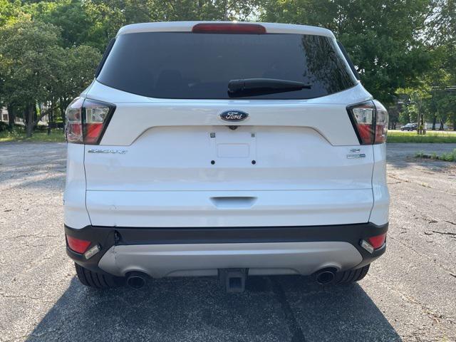 Photo of 2017 Oxford White Ford Escape