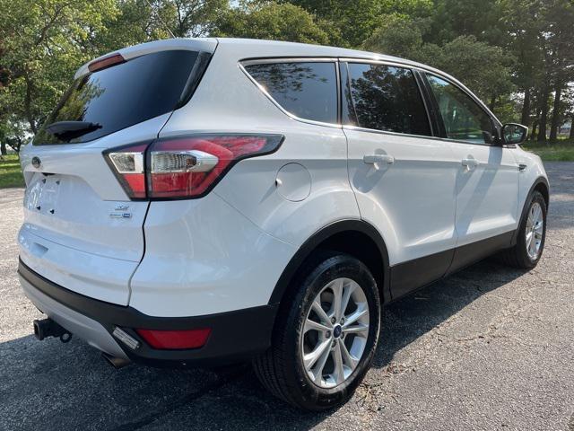 Photo of 2017 Oxford White Ford Escape