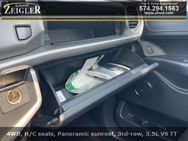 Photo of 2022 Agate Black Metallic Ford Expedition