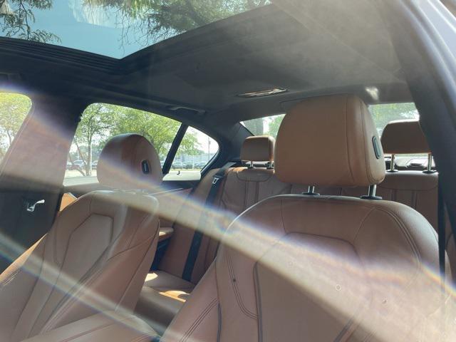 Photo of 2019 Alpine White BMW 530