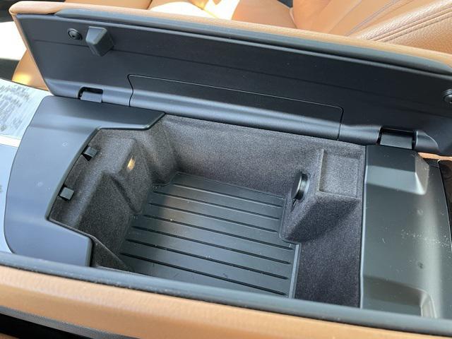 Photo of 2019 Alpine White BMW 530