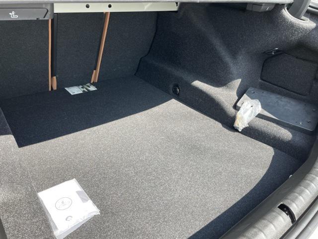 Photo of 2019 Alpine White BMW 530