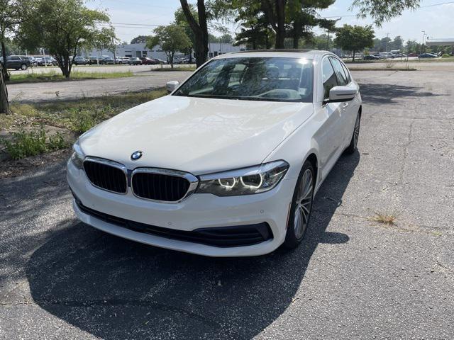 Photo of 2019 Alpine White BMW 530