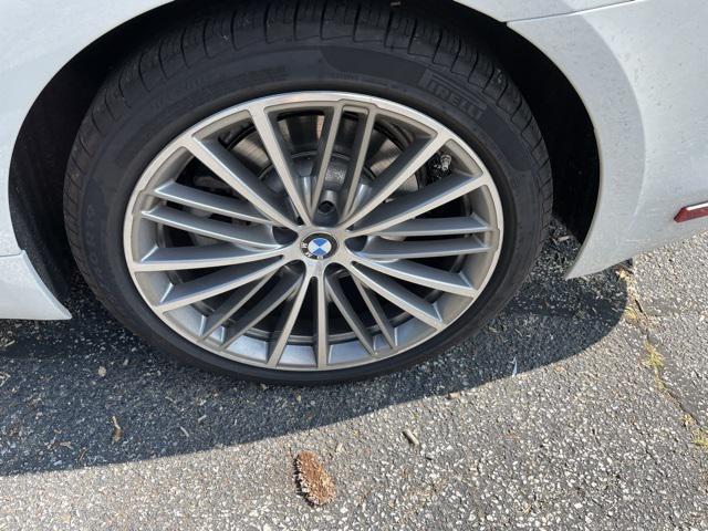 Photo of 2019 Alpine White BMW 530