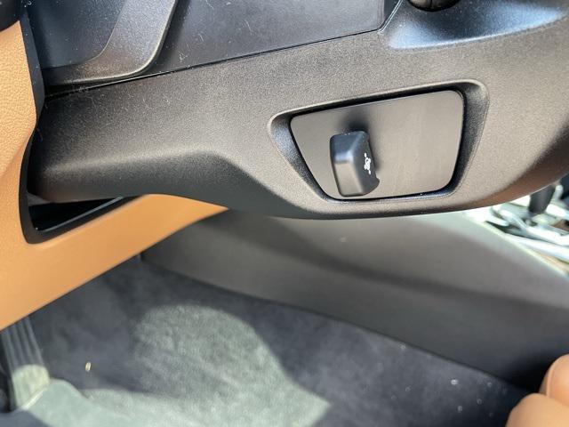 Photo of 2019 Alpine White BMW 530