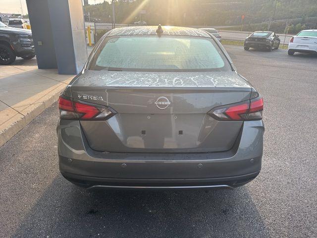 Photo of 2025 Gun Metallic Nissan Versa