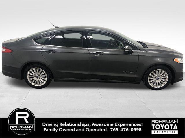 Photo of 2016 MAGNETIC METALLIC Ford Fusion Hybrid