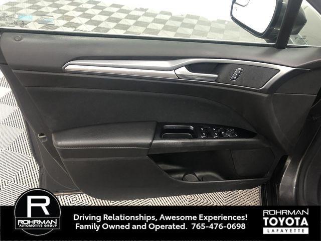 Photo of 2016 MAGNETIC METALLIC Ford Fusion Hybrid