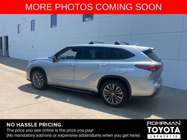 Photo of 2021 Celestial Silver Metallic Toyota Highlander Hybrid