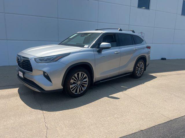 Photo of 2021 Celestial Silver Metallic Toyota Highlander Hybrid