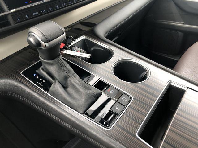 Photo of 2023 Midnight Black Metallic Toyota Sienna