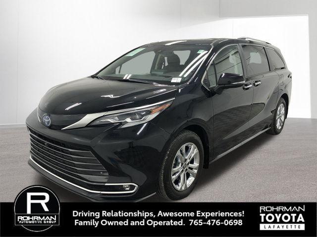 Photo of 2023 Midnight Black Metallic Toyota Sienna