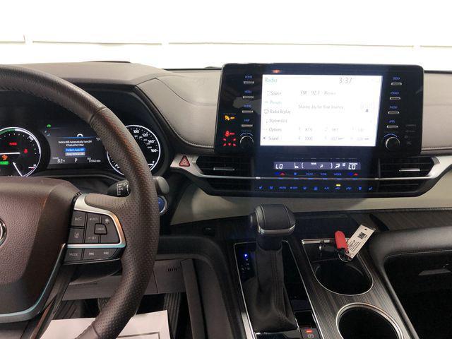 Photo of 2023 Midnight Black Metallic Toyota Sienna