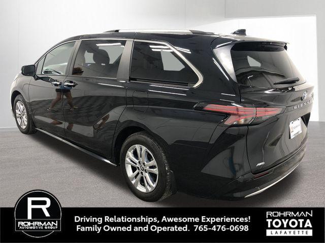 Photo of 2023 Midnight Black Metallic Toyota Sienna