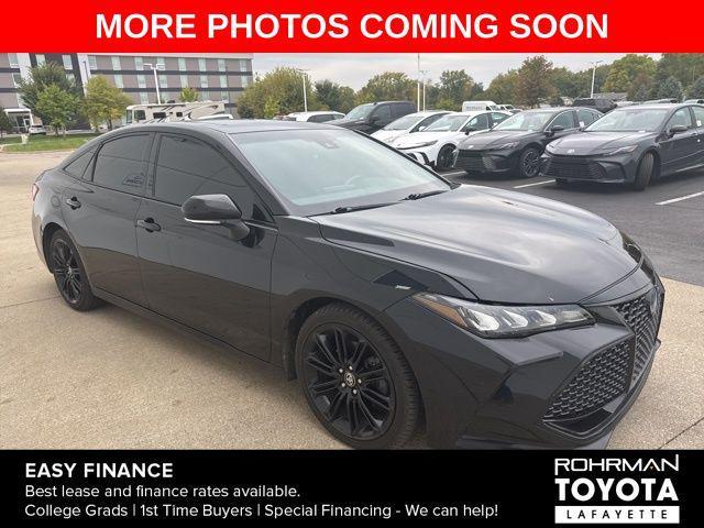 Photo of 2022 Midnight Black Metallic Toyota Avalon Hybrid