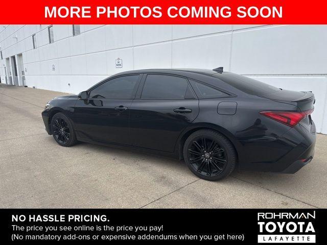 Photo of 2022 Midnight Black Metallic Toyota Avalon Hybrid