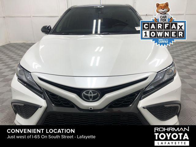 Photo of 2023 Wind Chill Pearl/Midnight Black Metallic Toyota Camry